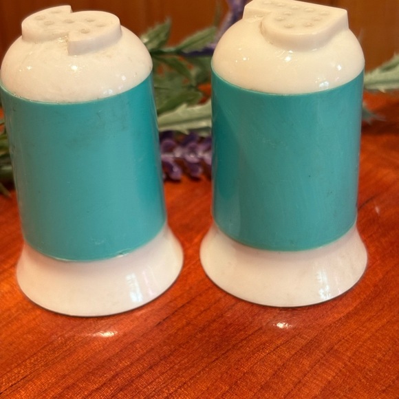“Portsmouth, Va." Salt & Pepper shakers - Picture 3 of 7